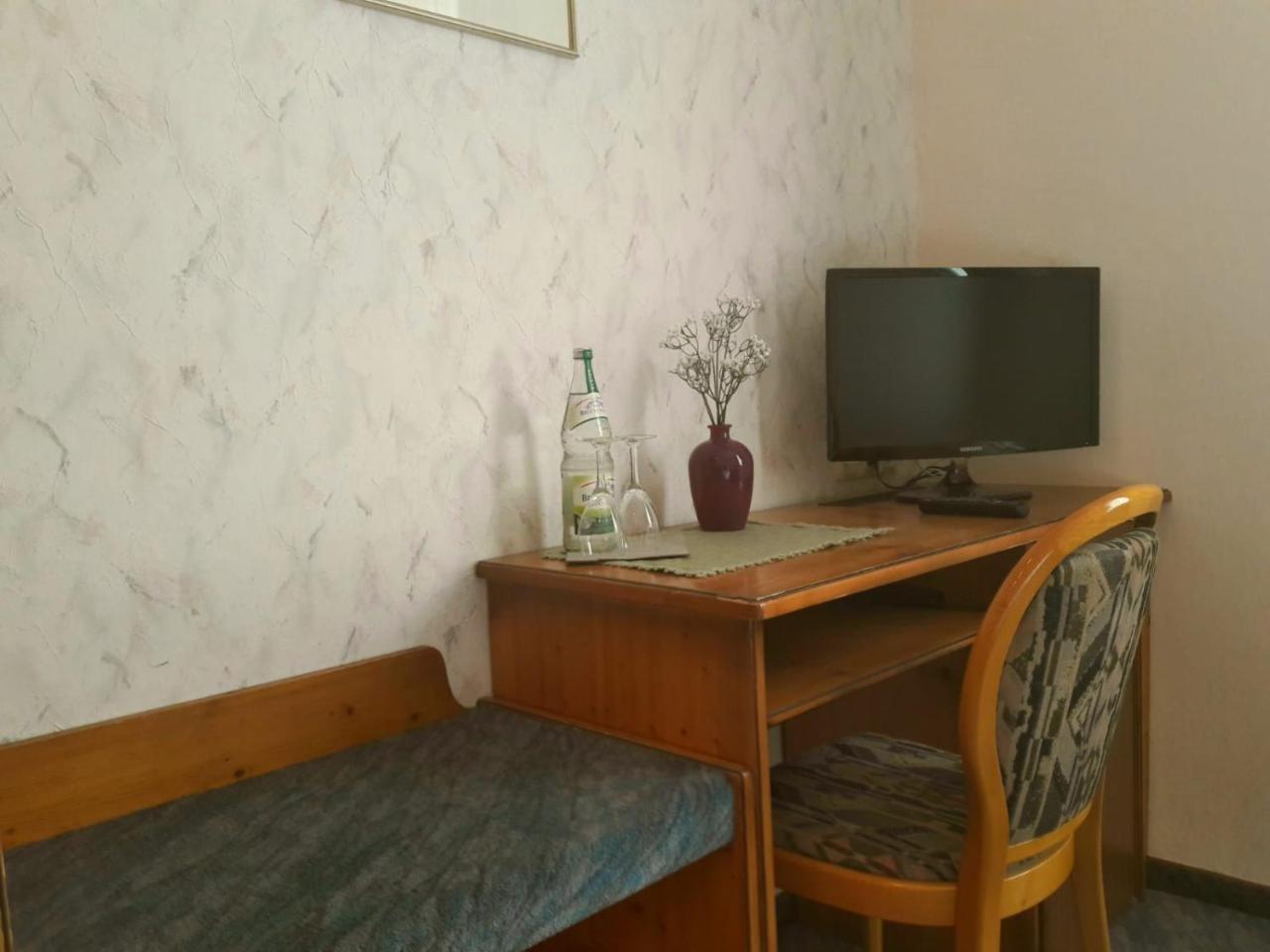 Hotel Zur Krone บัดบรึคเคนเนา ภายนอก รูปภาพ